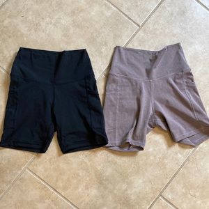 Bundle of 2 Colorfulkoala bike shorts with pockets